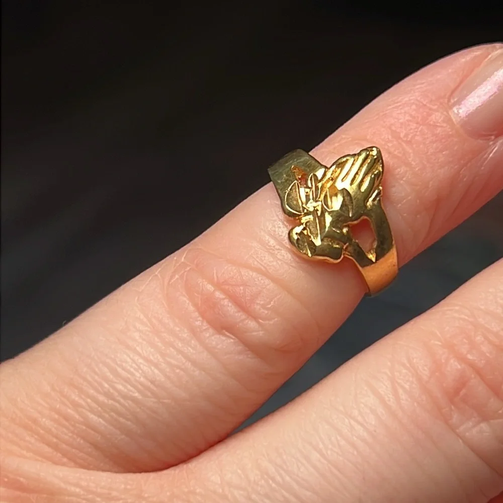 Vintage Gold Plated Religious Christian Praying Hands Childs Ring / Midi Ring